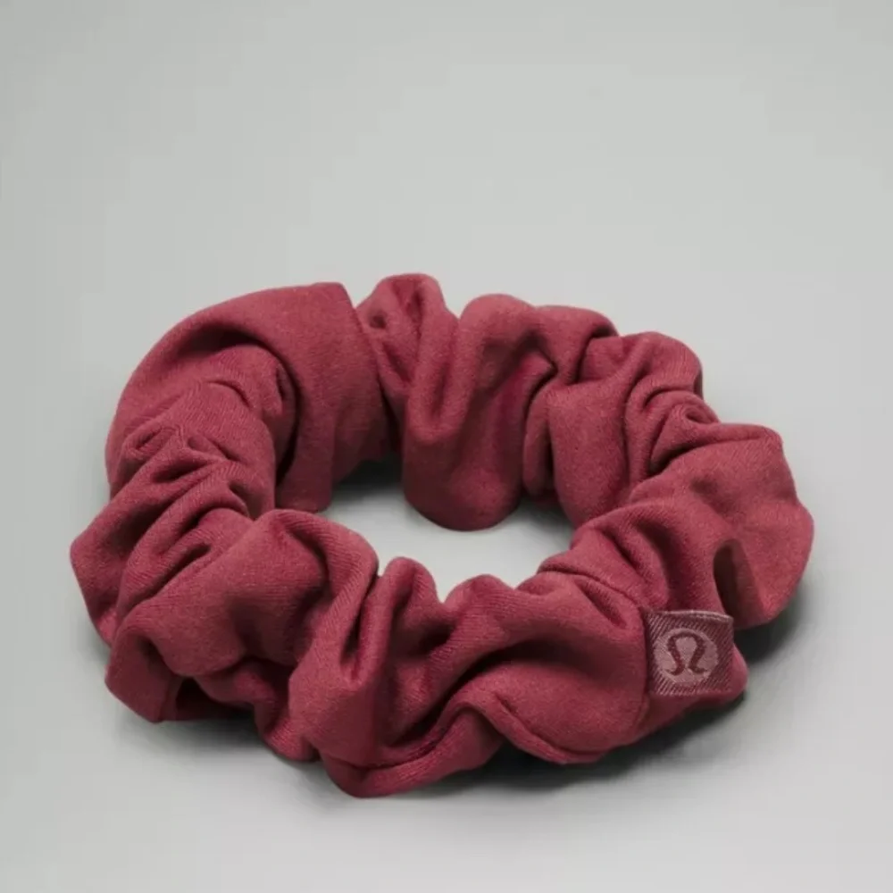 Lululemon NWT Uplifting Scrunchie color Mulled Wine